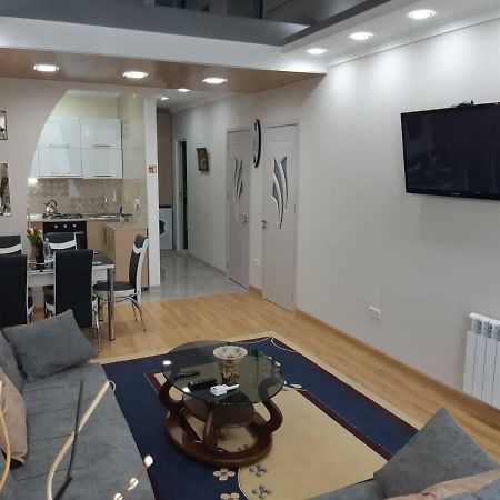 МАТЕ Apartment Батуми Экстерьер фото